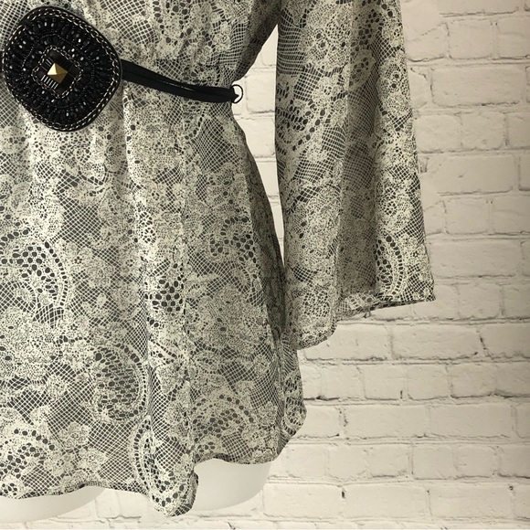 Women's b. Street Lacey Print Top with Deep V and Beaded Tie at the Waist. Large - Picture 8 of 11